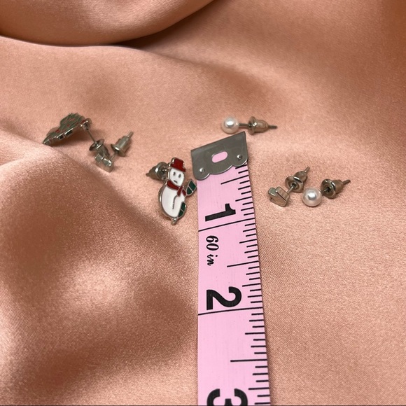 NWT Christmas Holiday Snowman Christmas Tree Silver Crown & Pearl Stud Earrings - Picture 3 of 6